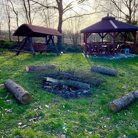 Sznureczki بيت خشبي